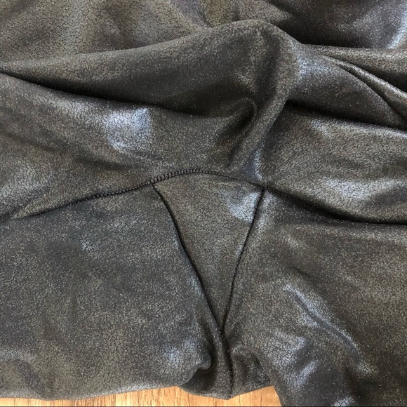 🦊 Petite SPANX Faux Leather Leggings - Picture 6 of 10